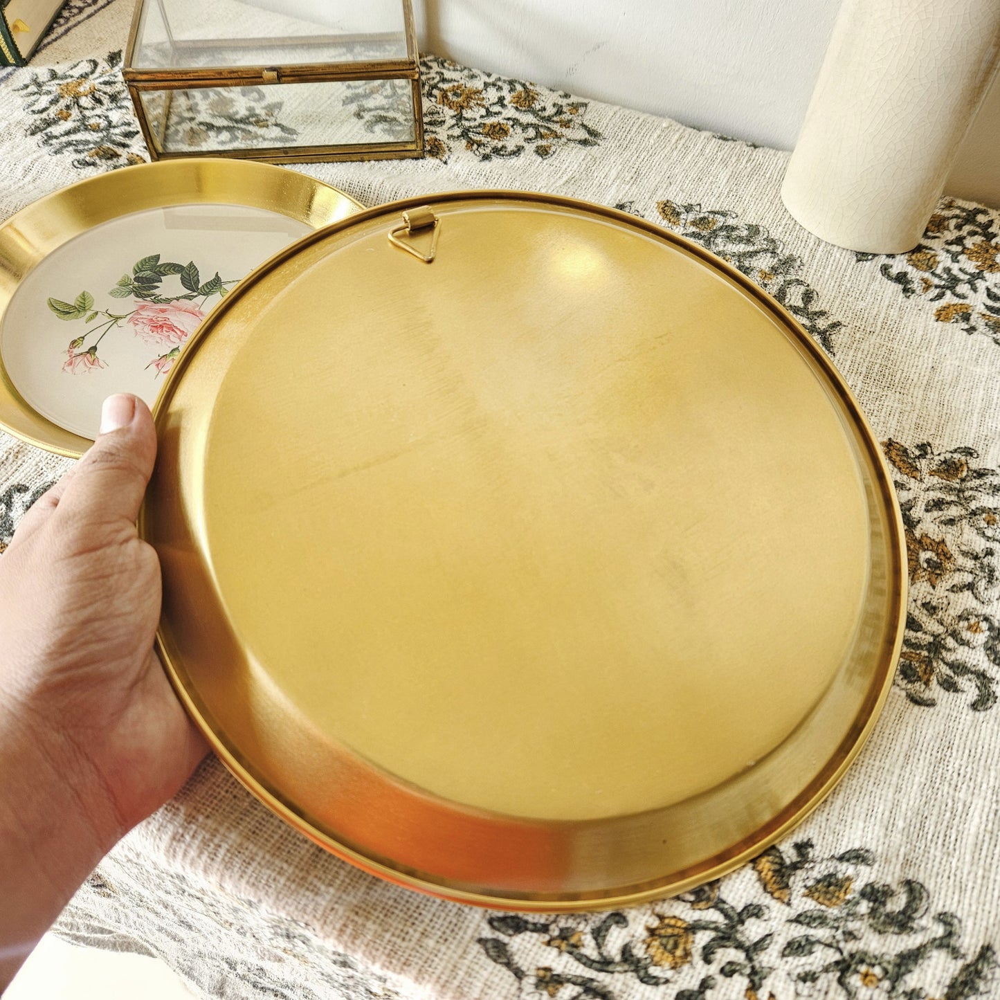 Gold Rim Botanical Decor Plate with wooden stand