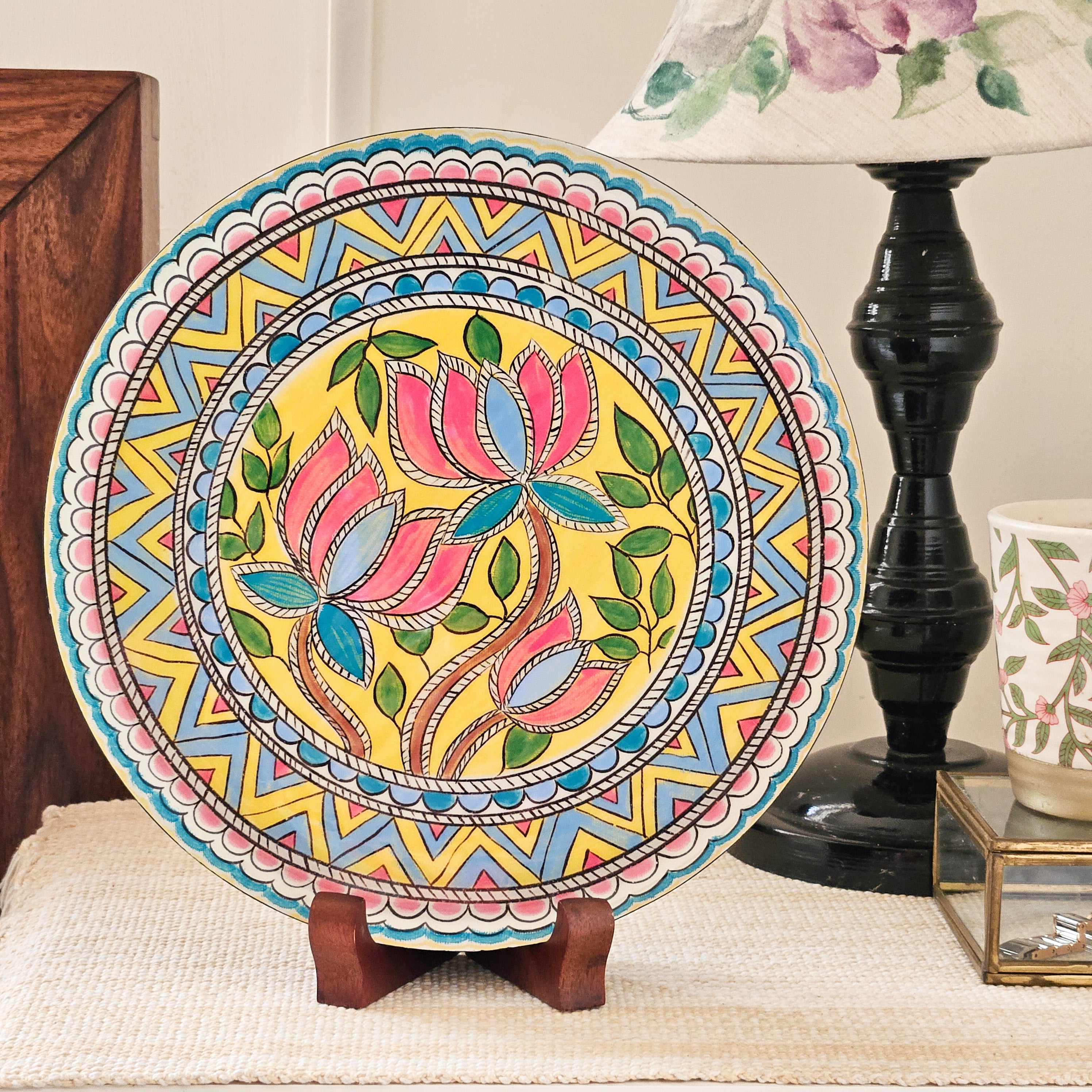 Lotus Single Wall Plate with wooden stand