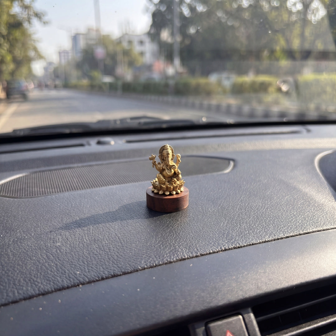 Padmasan Ganapati-Brass Cardashboard Idol
