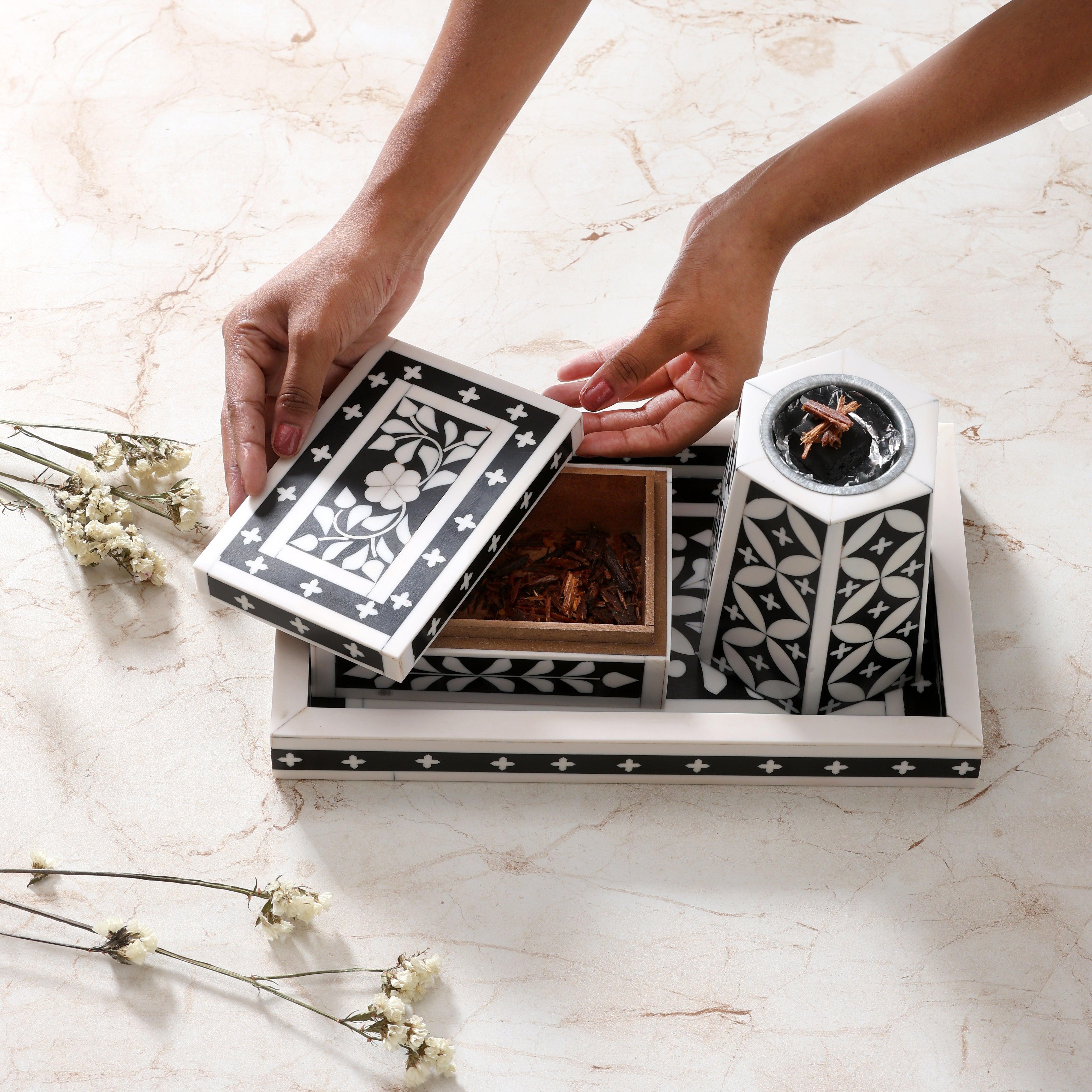 Artistic Bakhoor Set with Incense Holder, Storage and Multipurpose tray - Black