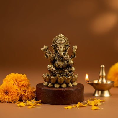 Padmasan Ganapati-Brass Cardashboard Idol